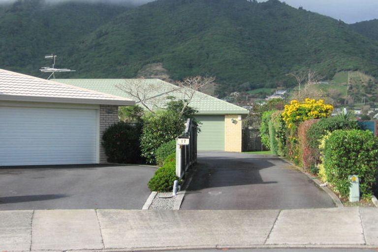 Photo of property in 17 Runanga Grove, Waikanae, 5036