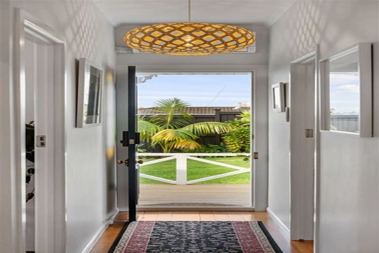 Photo of property in 1/126 Rangatira Road, Beach Haven, Auckland, 0626