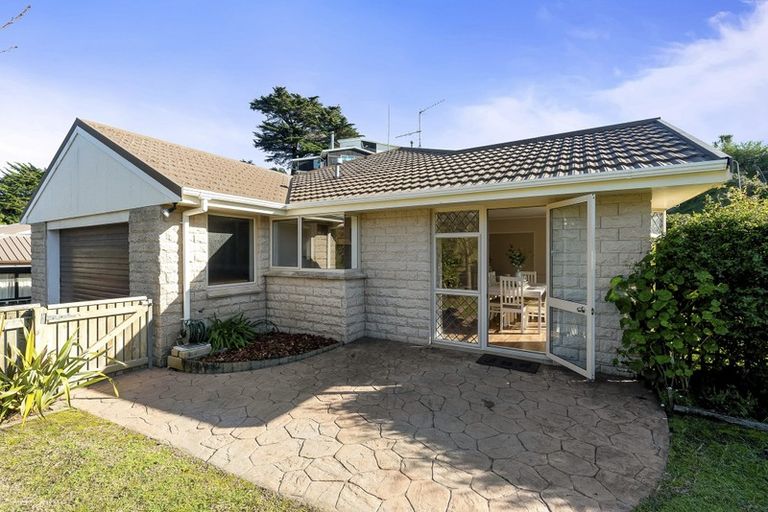 Photo of property in 10 Tiromoana Road, Raumati South, Paraparaumu, 5032