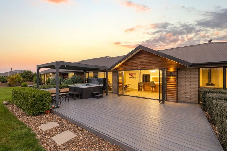 Photo of property in 22 Landsborough Drive, Darfield, 7571