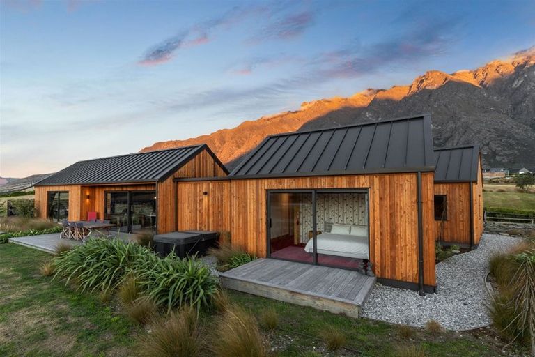 Photo of property in 11 Cunninghams Drive, Jacks Point, Queenstown, 9371