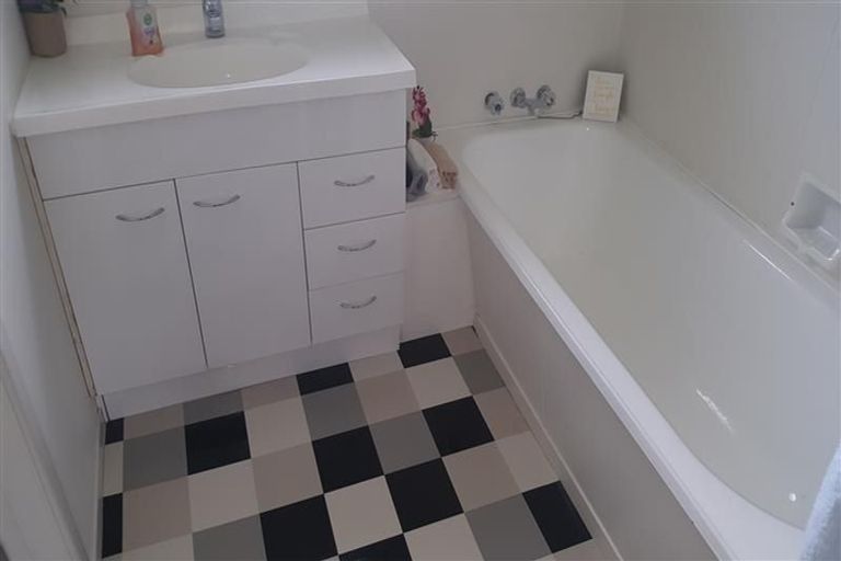 Photo of property in 5 Hillside Crescent, Westown, New Plymouth, 4310