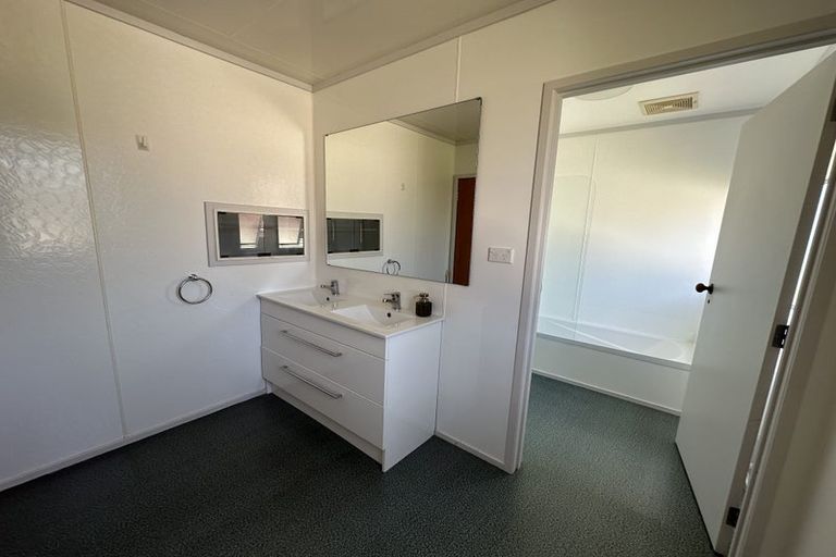 Photo of property in 25 Pyle Road West, One Tree Point, 0118