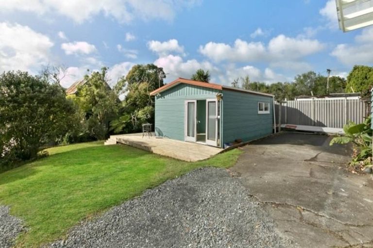 Photo of property in 18 Woodglen Road, Glen Eden, Auckland, 0602
