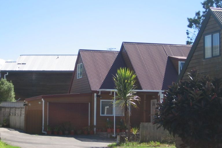Photo of property in 18 Caspian Close, New Lynn, Auckland, 0600