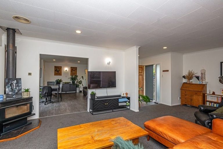 Photo of property in 20 Motuoapa Place, Kelvin Grove, Palmerston North, 4414