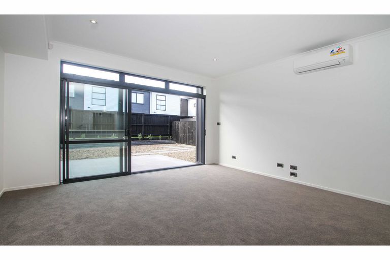 Photo of property in 35 Wallace Road, Ranui, Auckland, 0612