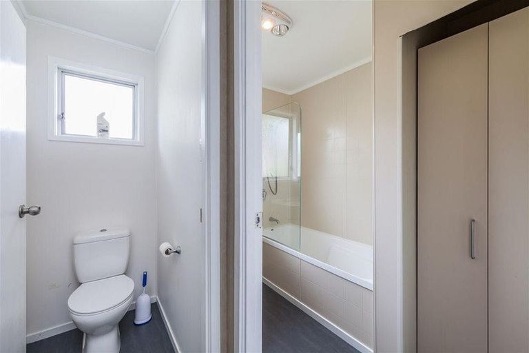 Photo of property in 2/121 Seymour Road, Sunnyvale, Auckland, 0612
