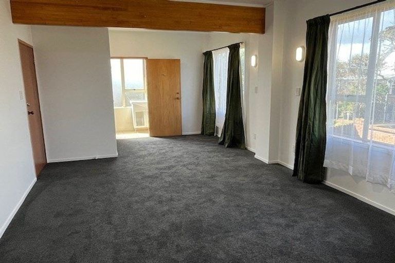 Photo of property in 24 Hurstbourn Priors, Goodwood Heights, Auckland, 2105