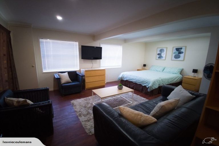Photo of property in 1/38 Beulah Avenue, Rothesay Bay, Auckland, 0630