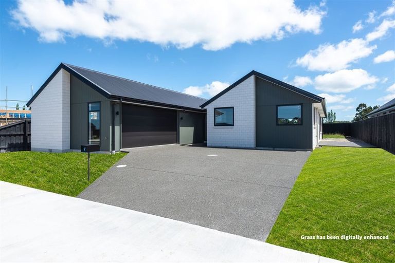Photo of property in 8 Angus Place, Rangiora, 7400