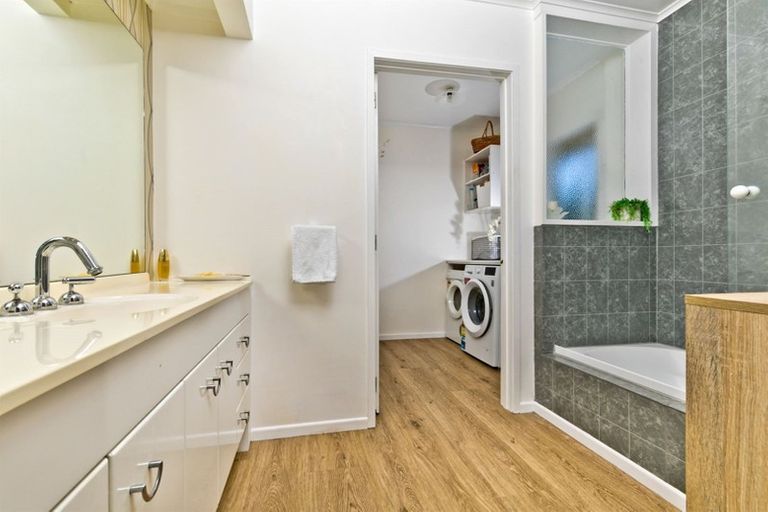 Photo of property in 101 Sturges Road, Henderson, Auckland, 0612