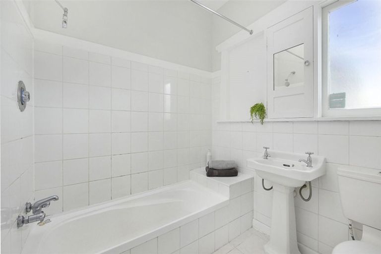 Photo of property in 1/19 Hills Road, Edgeware, Christchurch, 8013