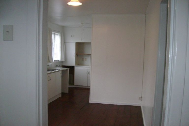 Photo of property in 2/12 Hinekohu Street, New Lynn, Auckland, 0600