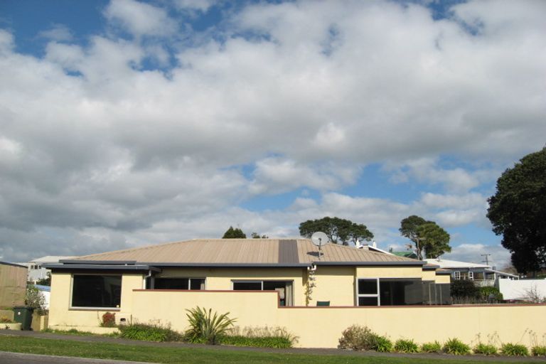 Photo of property in 4 Mclean Street, Strandon, New Plymouth, 4312