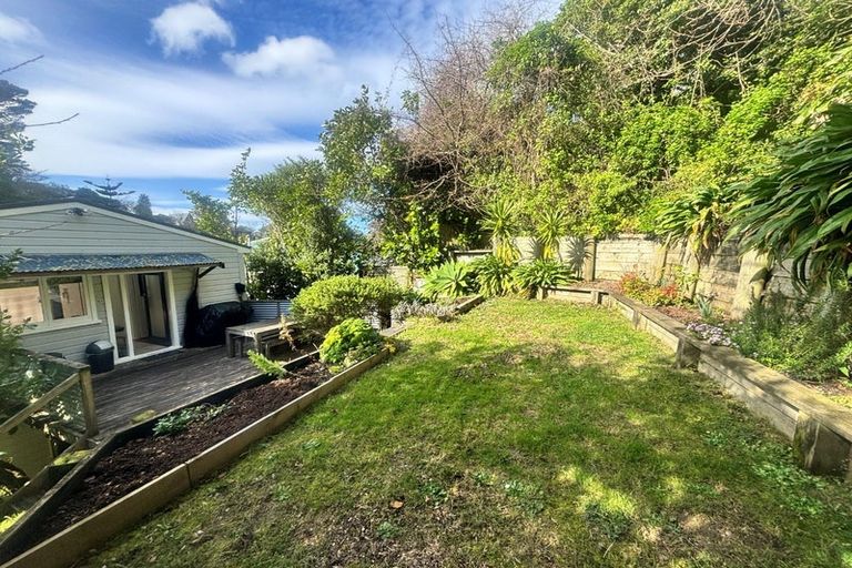 Photo of property in 15a Governor Road, Northland, Wellington, 6012