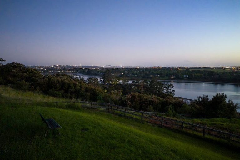 Photo of property in 23 James Paige Lane, Riverhead, Albany, 0793