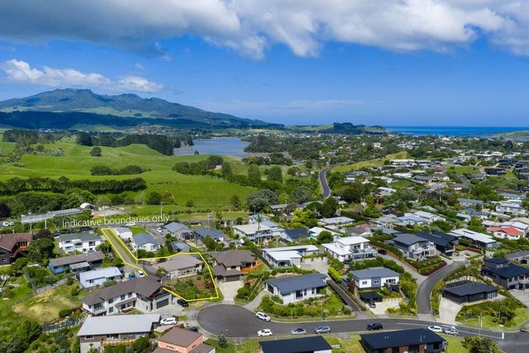 Photo of property in 12 Mahana Place, Raglan, 3225