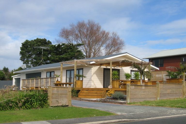 Photo of property in 6 Kauri Crescent, Snells Beach, 0920