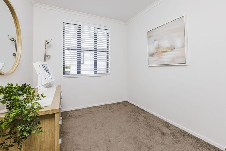 Photo of property in 15 Saddleback Crescent, Papakura, 2110