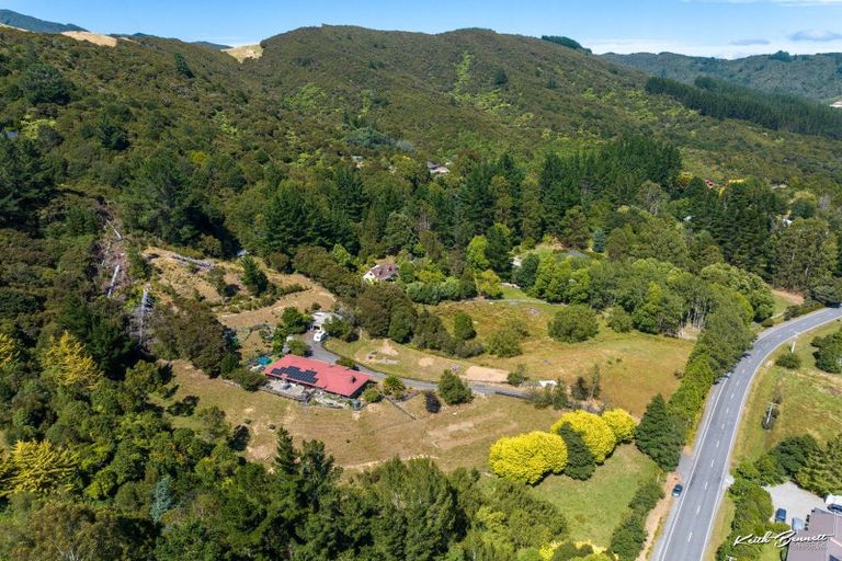 Photo of property in 243 Katherine Mansfield Drive, Whitemans Valley, Upper Hutt, 5371