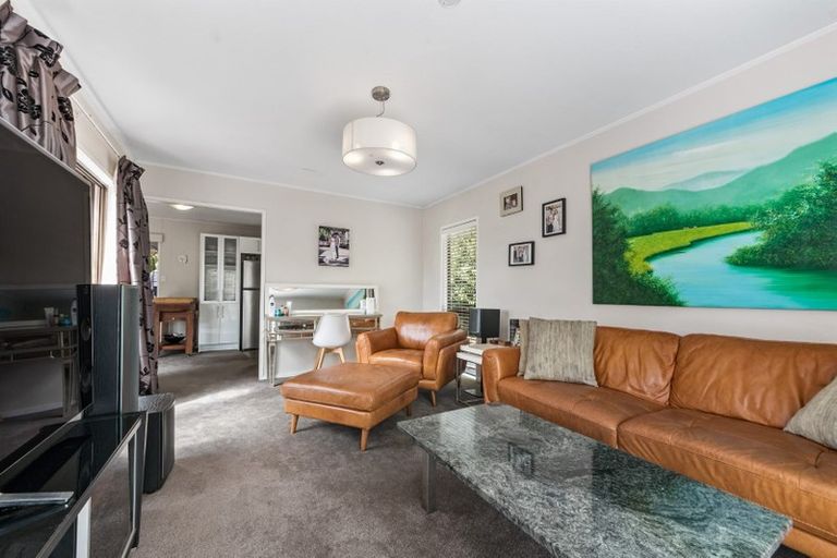 Photo of property in 21 Oreil Avenue, West Harbour, Auckland, 0618