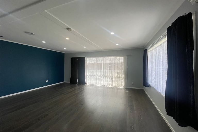 Photo of property in 1/1 Ribblesdale Road, Henderson, Auckland, 0612