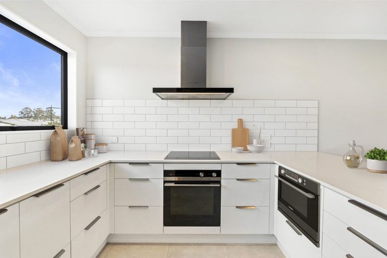 Photo of property in 30a Kukuwai Avenue, Red Beach, 0932