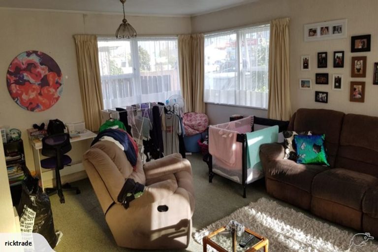 Photo of property in 1/5 Grove Road, Papakura, 2110