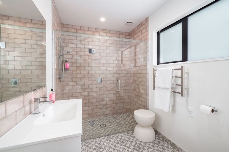 Photo of property in 28 Mcfaddens Road, St Albans, Christchurch, 8052