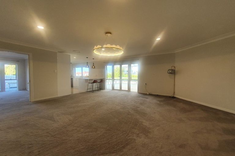Photo of property in 50 Marina View Drive, West Harbour, Auckland, 0618