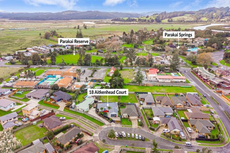 Photo of property in 16 Aitkenhead Court, Parakai, 0830