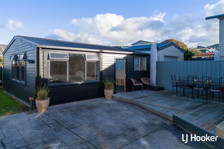 Photo of property in 17 Brighton Road, Waihi Beach, 3611