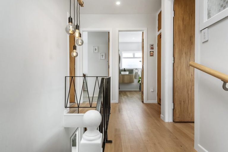 Photo of property in 3 Council Terrace, Northcote Point, Auckland, 0627