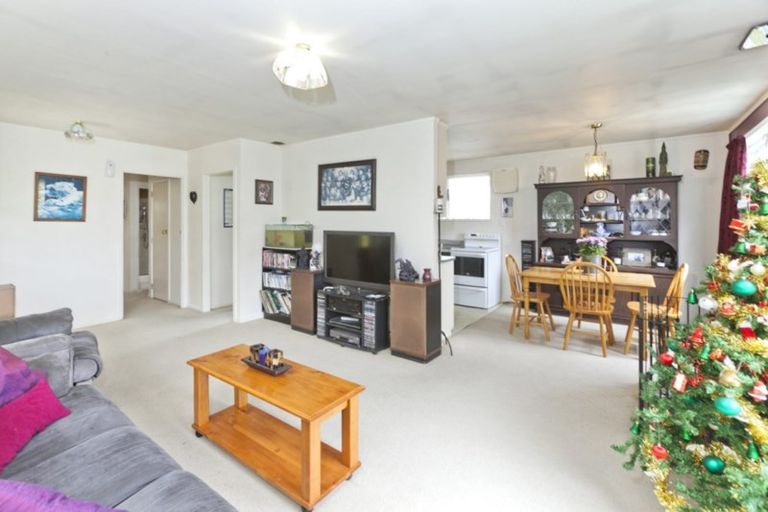 Photo of property in 42 Brunner Road, Glen Eden, Auckland, 0602