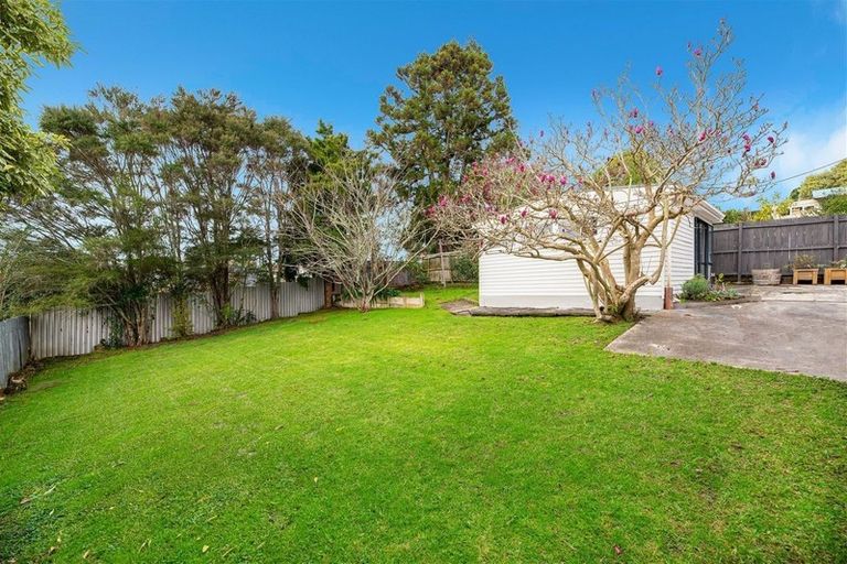 Photo of property in 7 Beazley Place, Glendene, Auckland, 0602