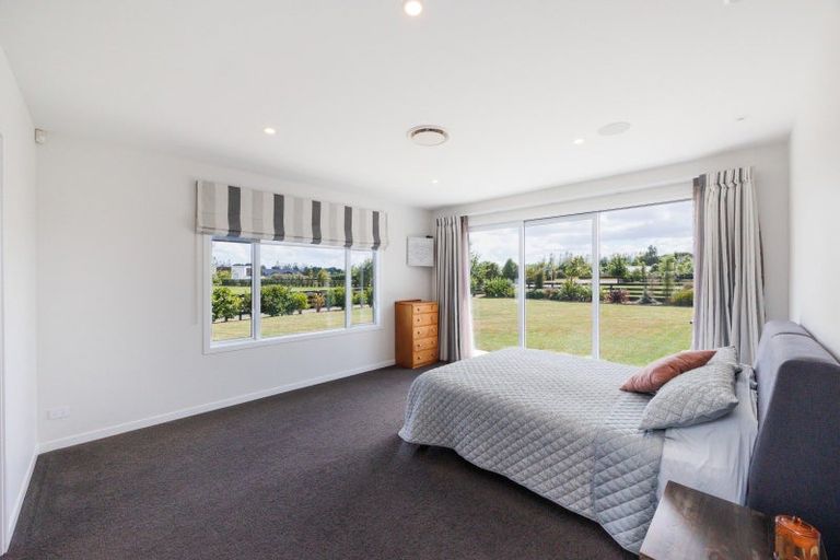 Photo of property in 33 Hartwell Drive, Kelvin Grove, Palmerston North, 4470