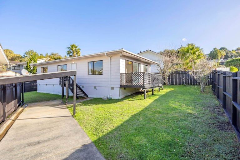 Photo of property in 2/2 Tacitus Place, Totara Vale, Auckland, 0629