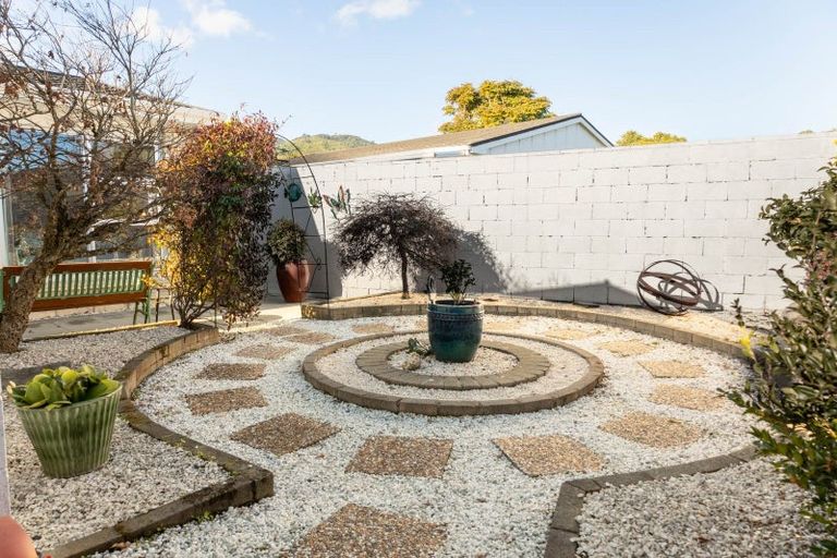 Photo of property in 1 Edgewater Street, Waikanae, 5036