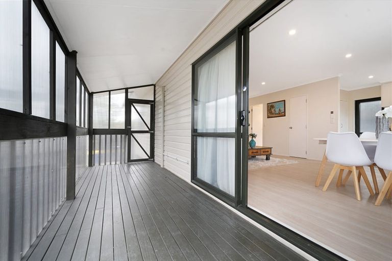 Photo of property in 124a Golf Road, New Lynn, Auckland, 0600