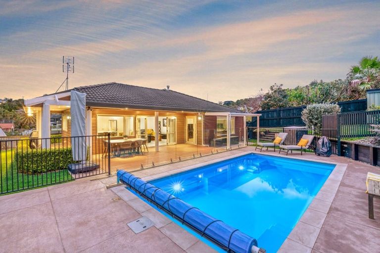 Photo of property in 14 Astor Place, Orewa, 0931