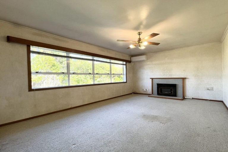 Photo of property in 25 Kaipatiki Road, Glenfield, Auckland, 0629