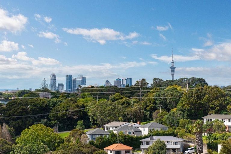 Photo of property in 29 High Road, Glenfield, Auckland, 0629