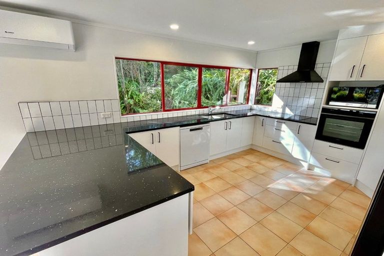 Photo of property in 169 Vaughans Road, Okura, Albany, 0792