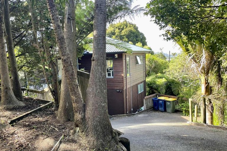 Photo of property in 13 Springwater Vale, Unsworth Heights, Auckland, 0632