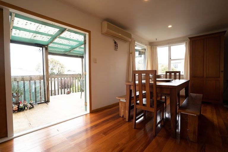 Photo of property in 18 Lavelle Road, Henderson, Auckland, 0612
