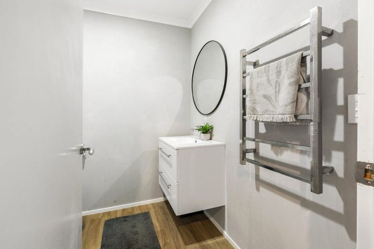 Photo of property in 2/19 Onslow Road, Khandallah, Wellington, 6035