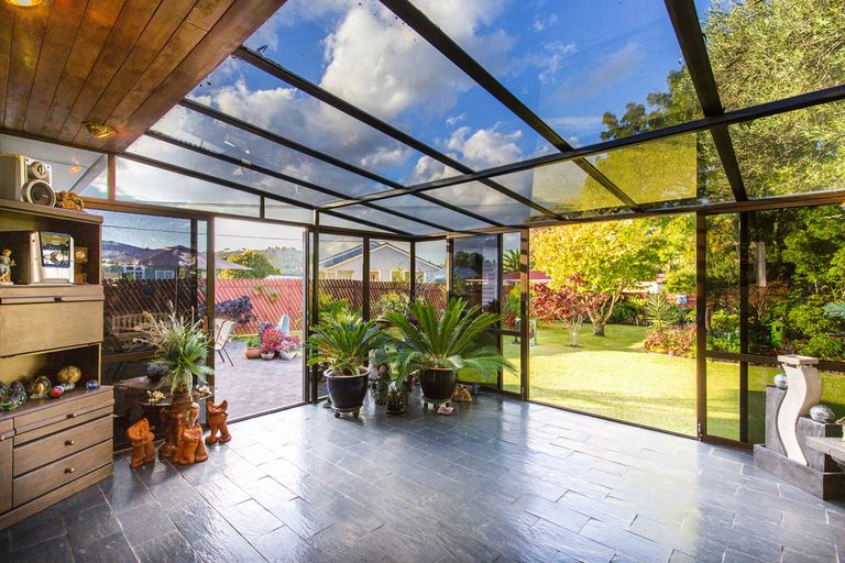 Photo of property in 40 Woodglen Road, Glen Eden, Auckland, 0602