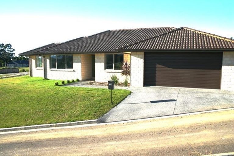 Photo of property in 13 Haden Place, Omokoroa, 3114
