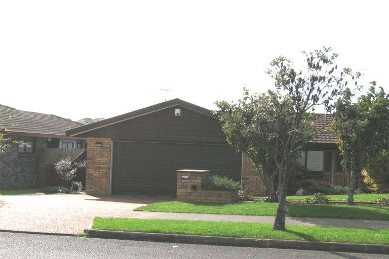 Photo of property in 8a Simmental Crescent, Somerville, Auckland, 2014